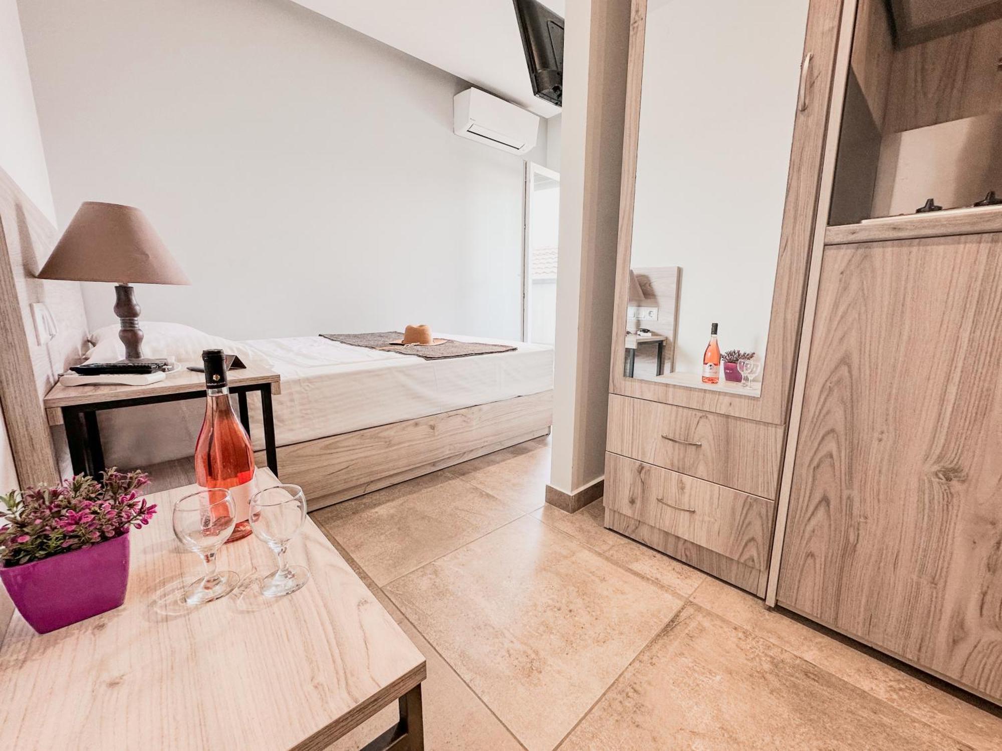 Haus Petris Aparthotel Sarti Bagian luar foto